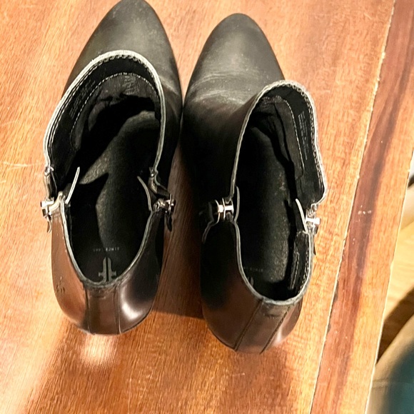 FRYE BLACK LEATHER ANKLE BOOTIES - Picture 4 of 9